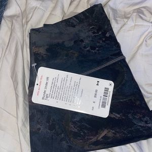 LULULEMON WUNDER UNDER Size 6 (fits more like a 4)